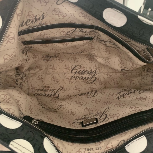 Guess purse - Picture 6 of 6